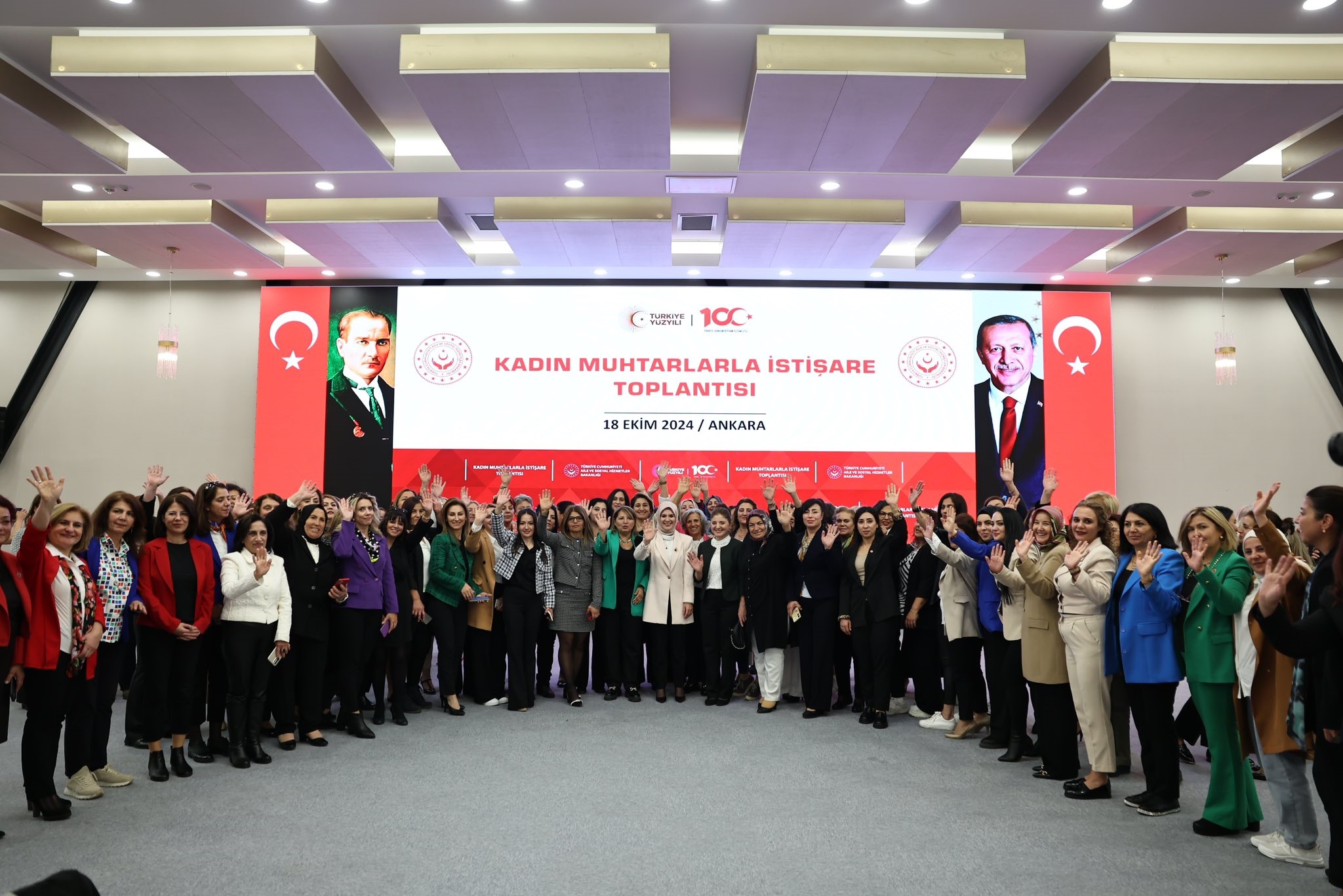 BAKAN GÖKTAŞ KADIN MUHTARLARLA BİR ARAYA GELDİ