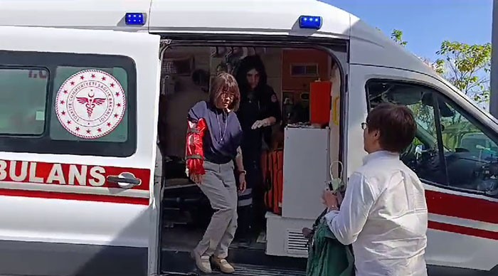 Afyonkarahisar’da Kaza Geçiren Japon Turistler Hastanelerde Tedavi Altında: 20’si Taburcu Oldu