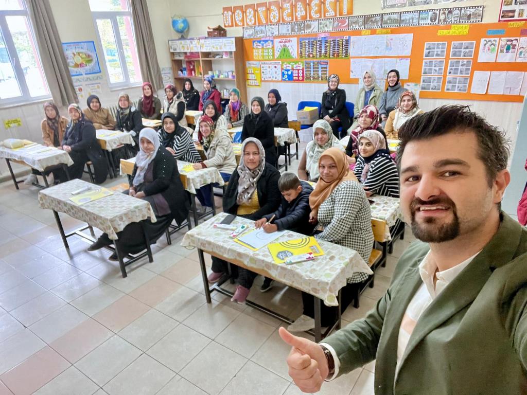 AKÖREN'DE VELİLERE YÖNELİK SEMİNER