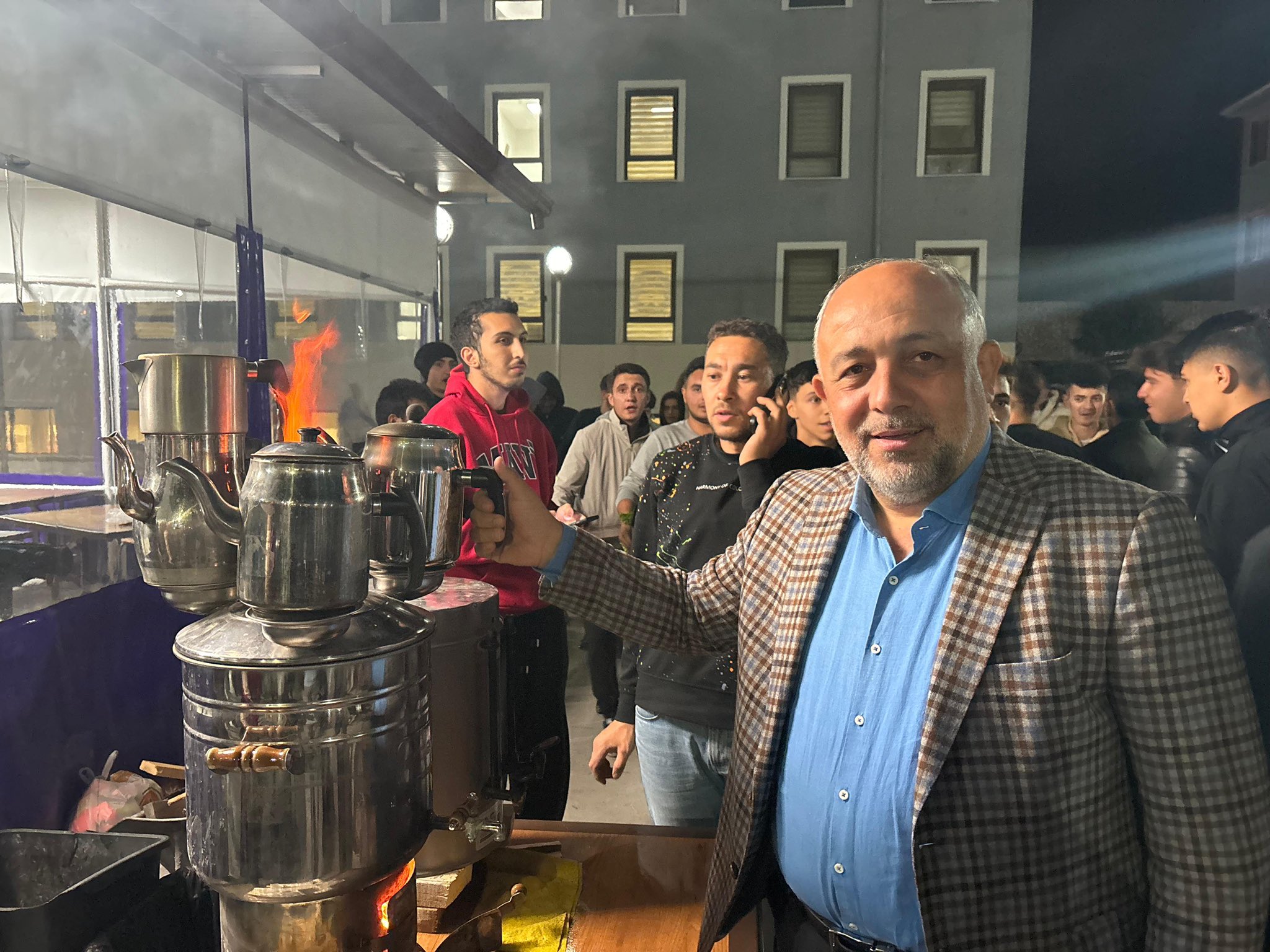 Çaylar Müdür Babadan! Kasapoğlu Gençlerle Hasbihal Etti