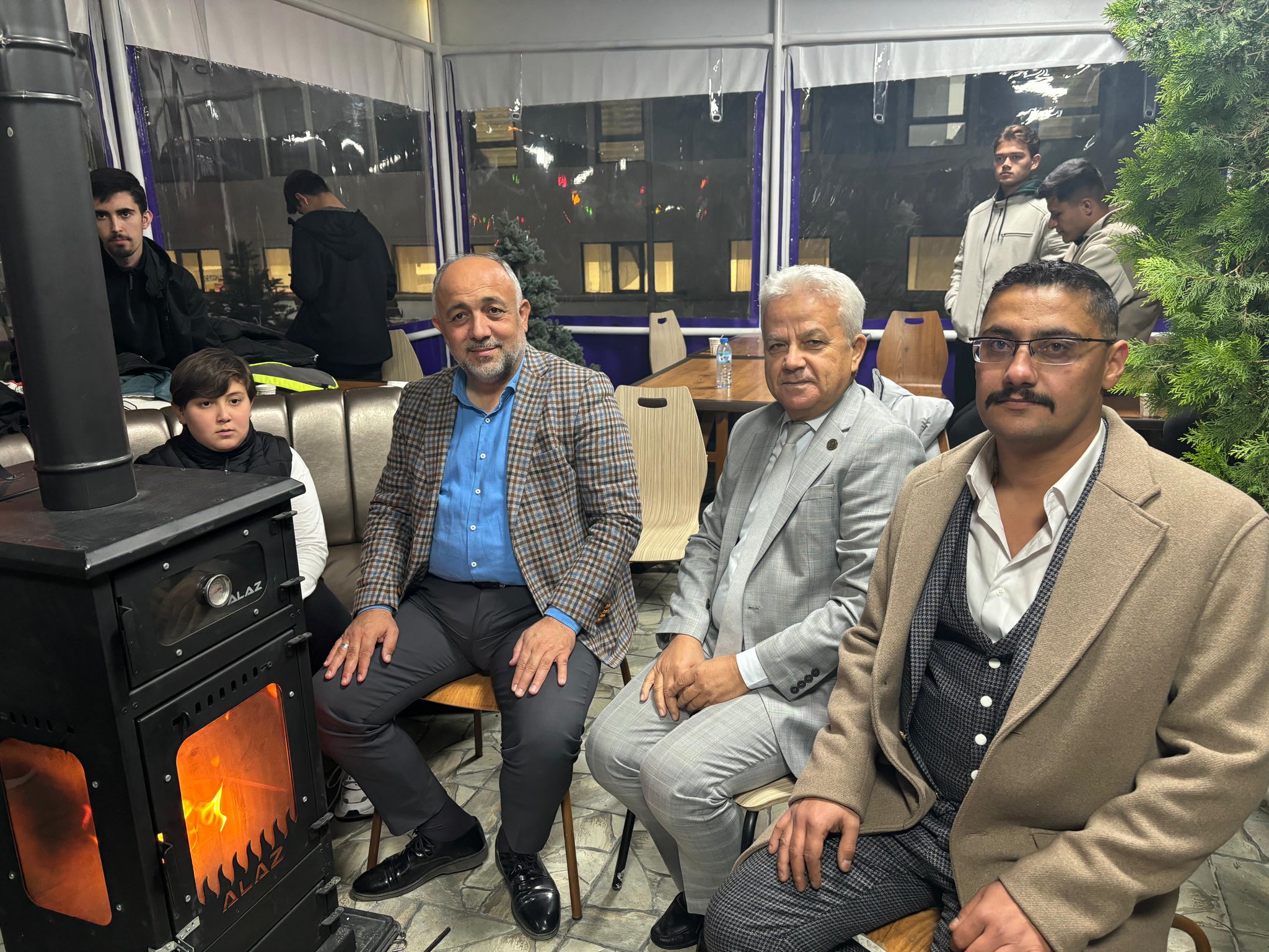 Çaylar Müdür Babadan! Kasapoğlu Gençlerle Hasbihal Etti