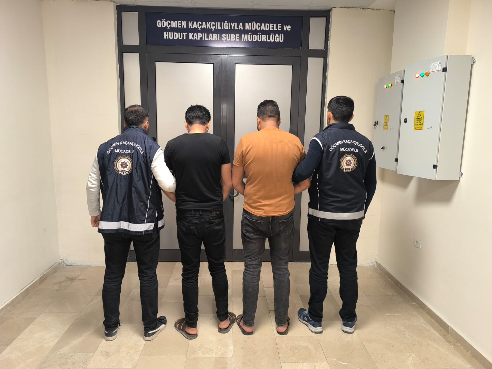 Afyonkarahisar'da göçmen kaçakçılığı operasyonu!  Yakalanan 2 şüpheli tutuklandı