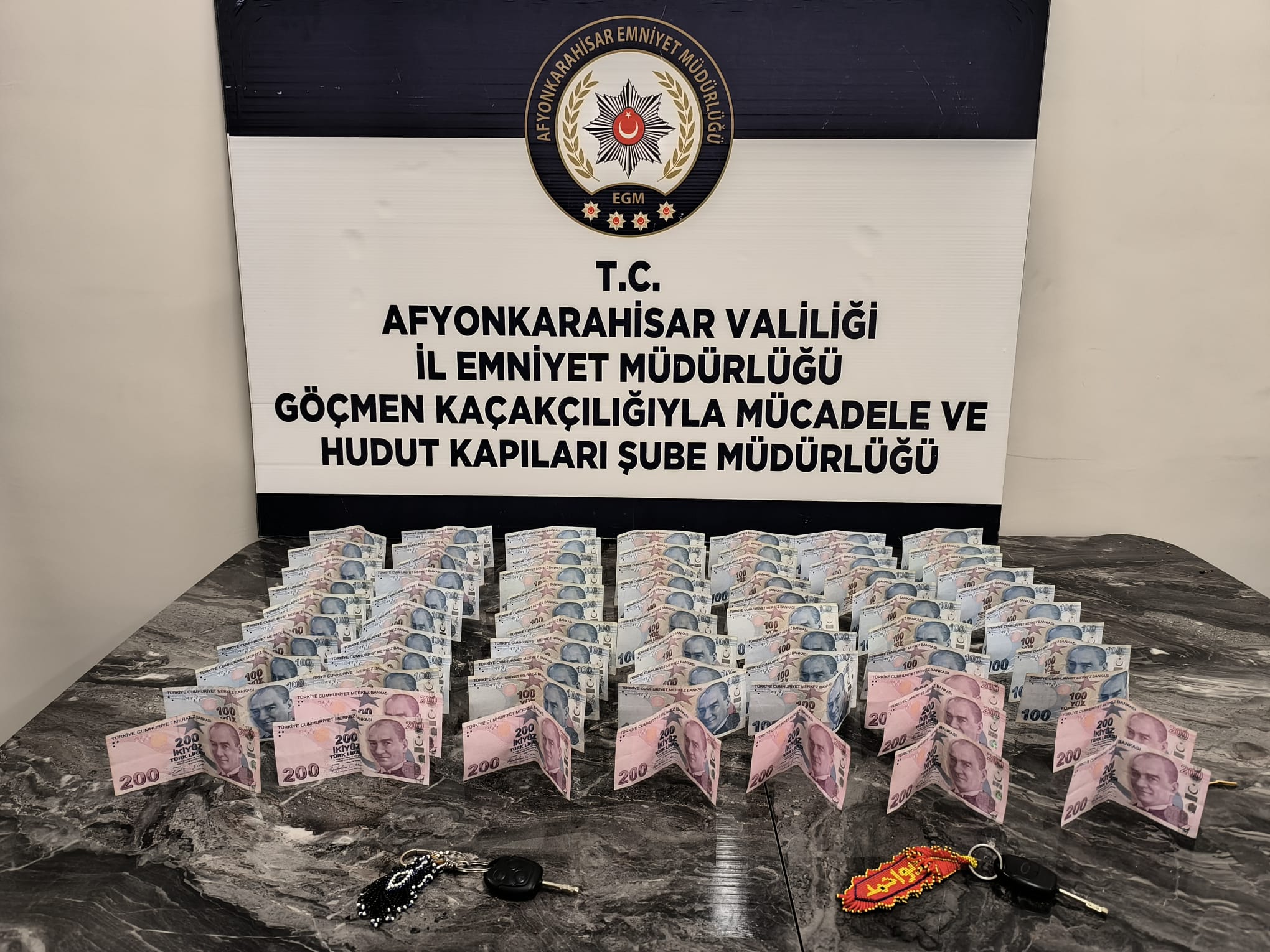 Afyonkarahisar'da göçmen kaçakçılığı operasyonu!  Yakalanan 2 şüpheli tutuklandı