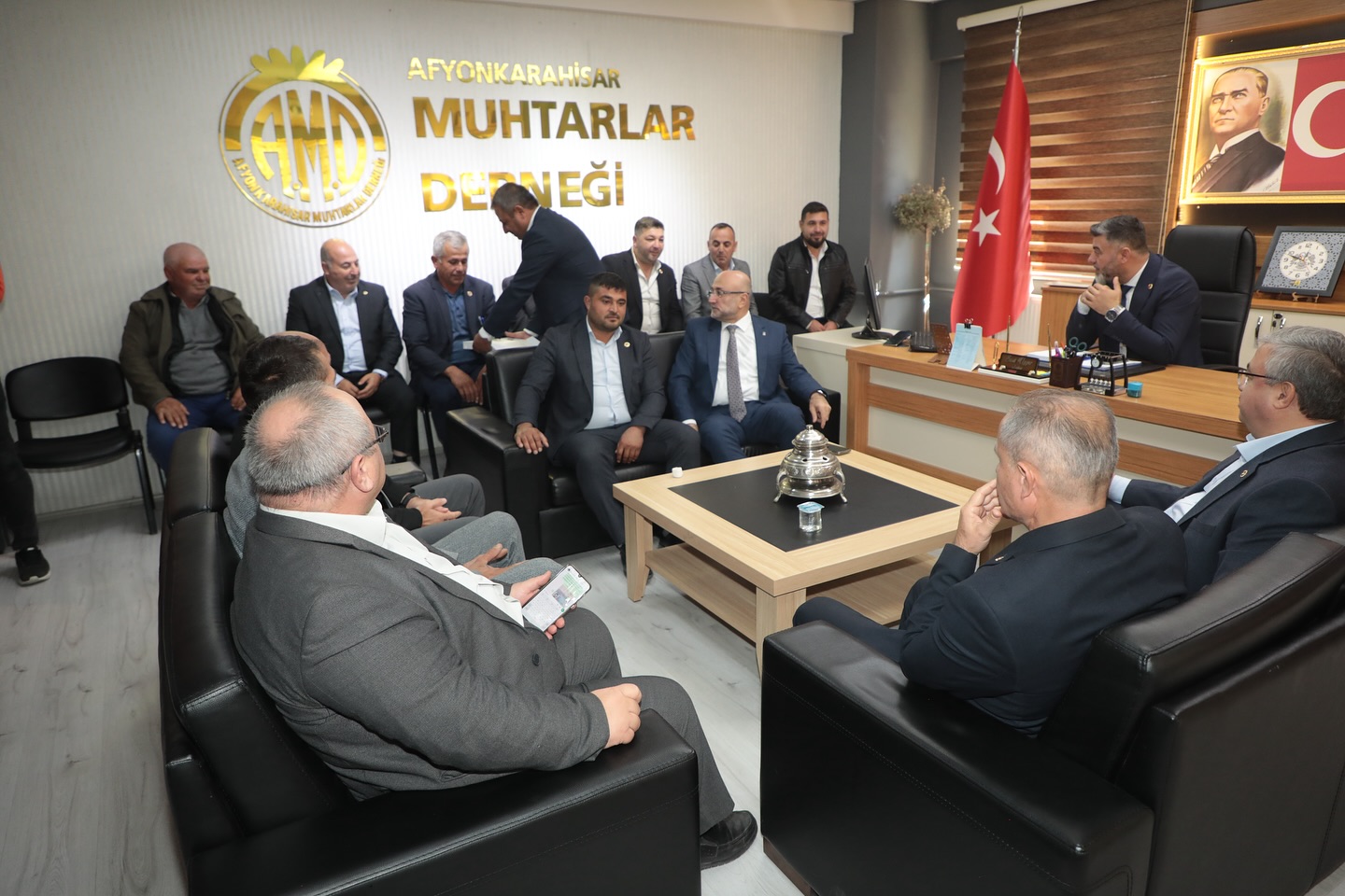 Milletvekili Yurdunuseven Muhtarlar Derneği Başkanı Uygur’u Ziyaret Etti