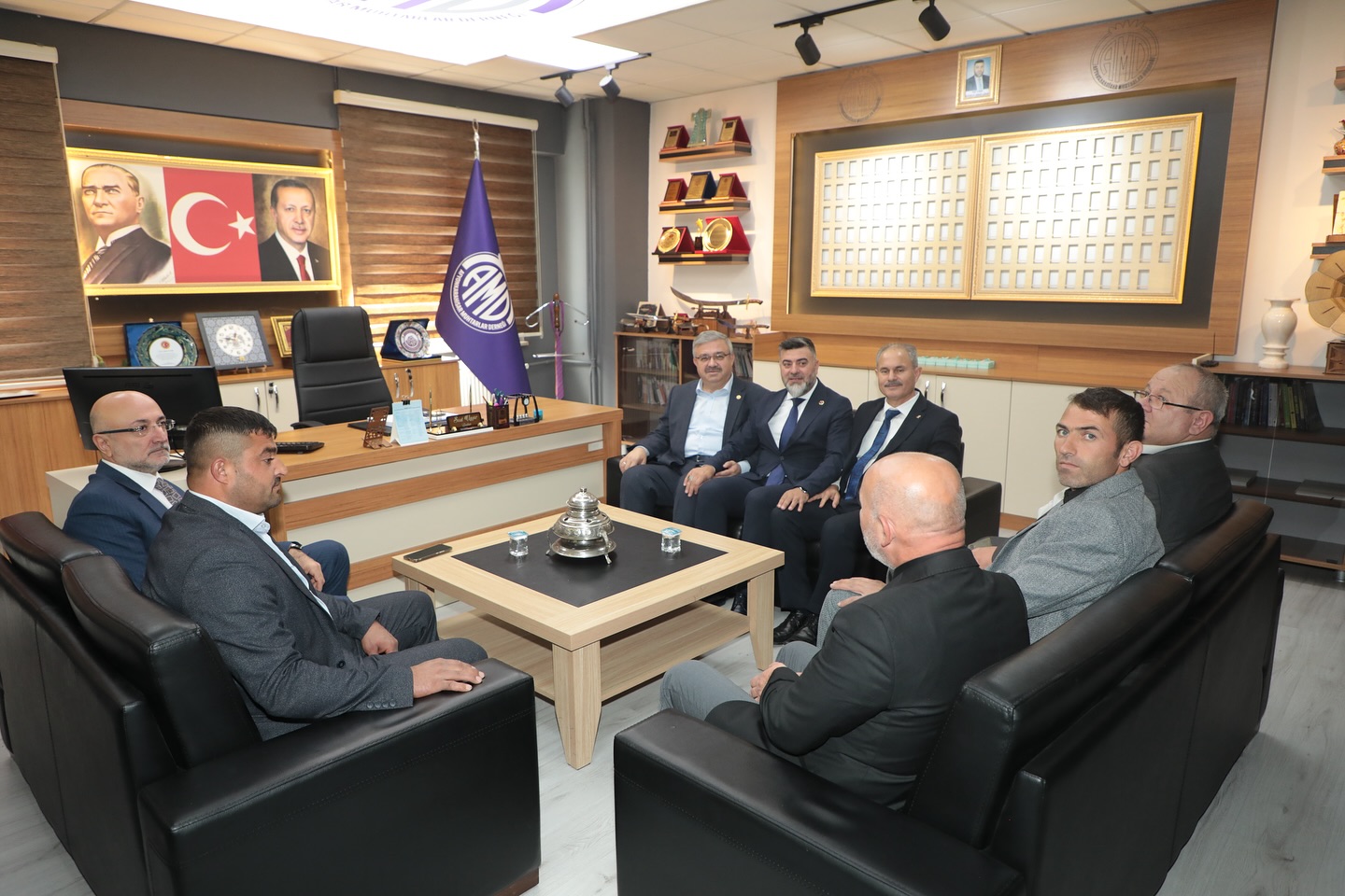Milletvekili Yurdunuseven Muhtarlar Derneği Başkanı Uygur’u Ziyaret Etti