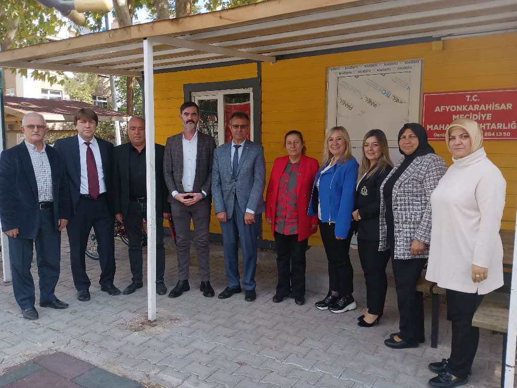 "MUHTARLARIN BİR SİYASİ PARTİSİ OLMAZ"