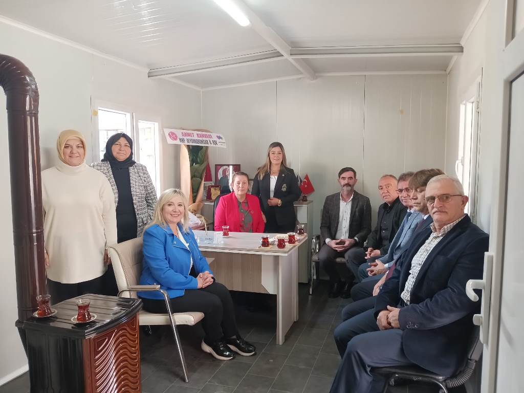 "MUHTARLARIN BİR SİYASİ PARTİSİ OLMAZ"