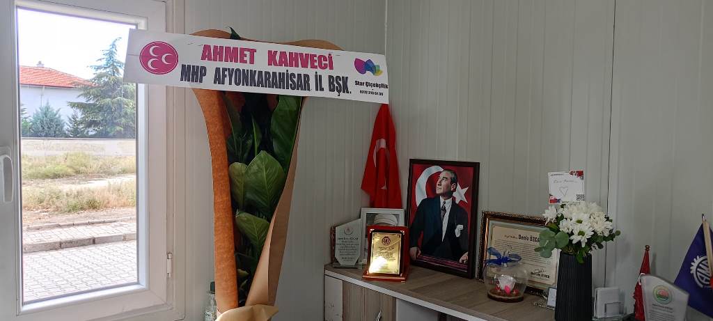 "MUHTARLARIN BİR SİYASİ PARTİSİ OLMAZ"