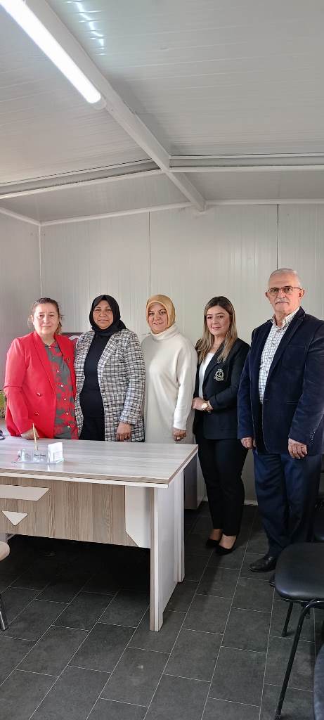 "MUHTARLARIN BİR SİYASİ PARTİSİ OLMAZ"