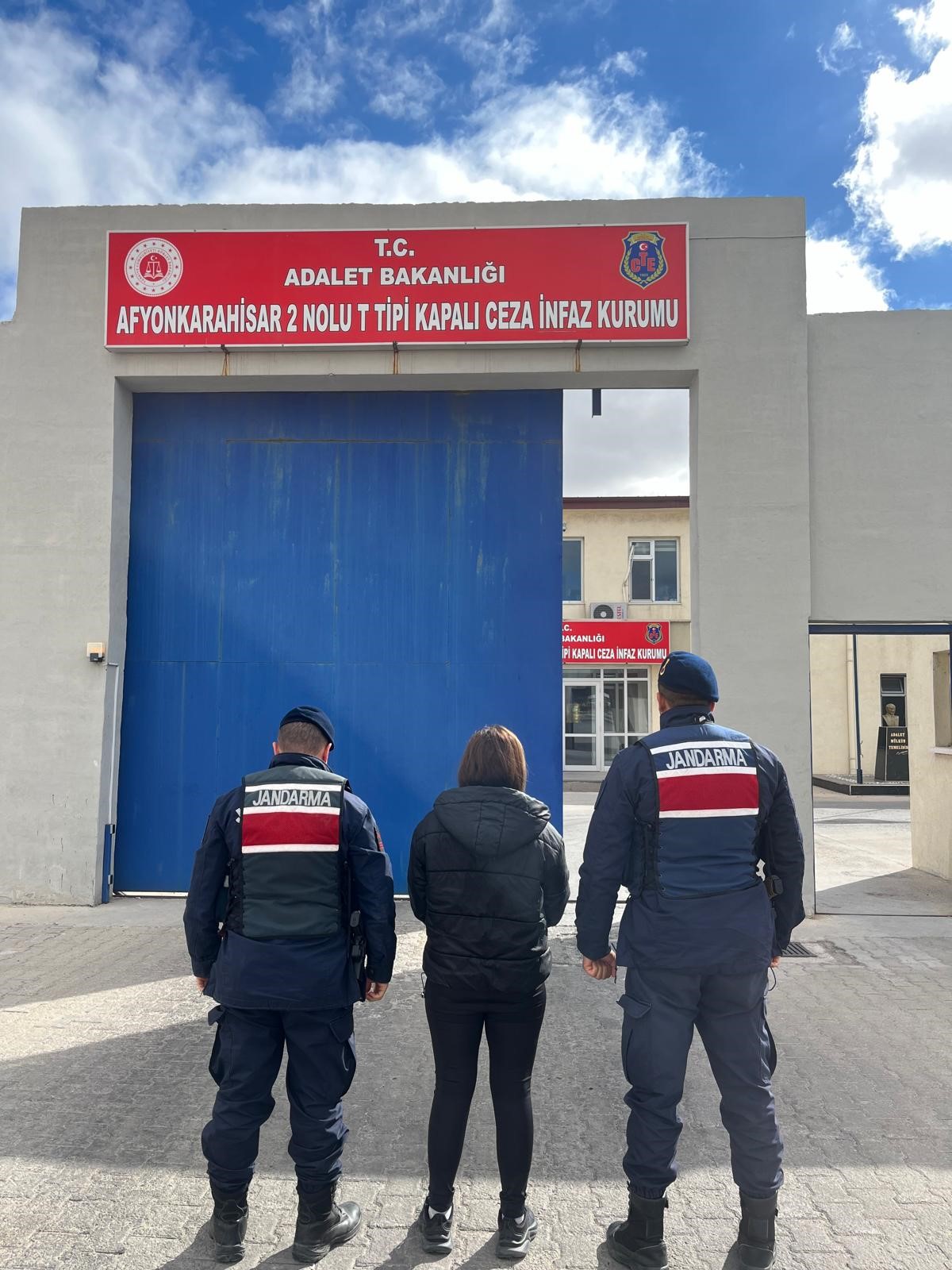 Çeşitli Suçlardan 5 Yıl Hapisle Aranıyordu: Yol Kontrolünde Yakalandı