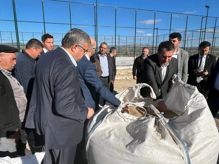 Milletvekili Yurdunuseven, Kayıhan'da incelemelerde bulundu