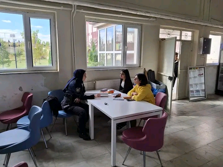 ÇAY İLÇESİNDE KADINLARA KADES UYGULAMASI TANITILDI