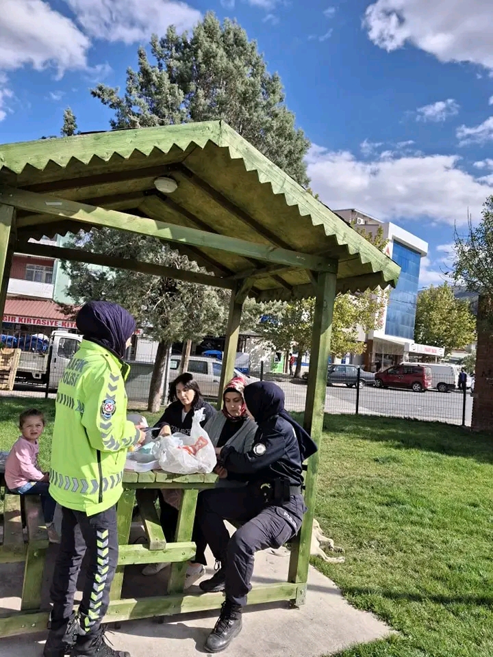 ÇAY İLÇESİNDE KADINLARA KADES UYGULAMASI TANITILDI