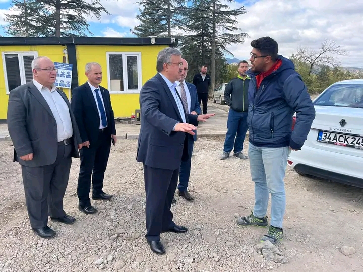 YURDUNUSEVEN VE ŞAHİN, YAŞLI BAKIM VE REHABİLİTASYON MERKEZİ İNŞAATINI İNCELEDİ