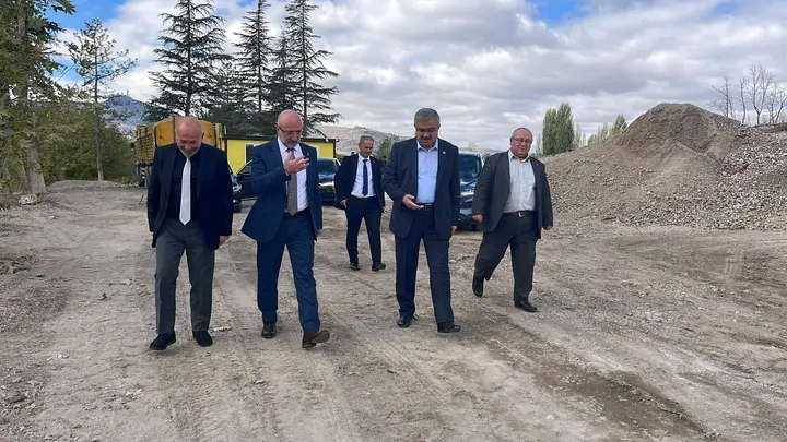 YURDUNUSEVEN VE ŞAHİN, YAŞLI BAKIM VE REHABİLİTASYON MERKEZİ İNŞAATINI İNCELEDİ