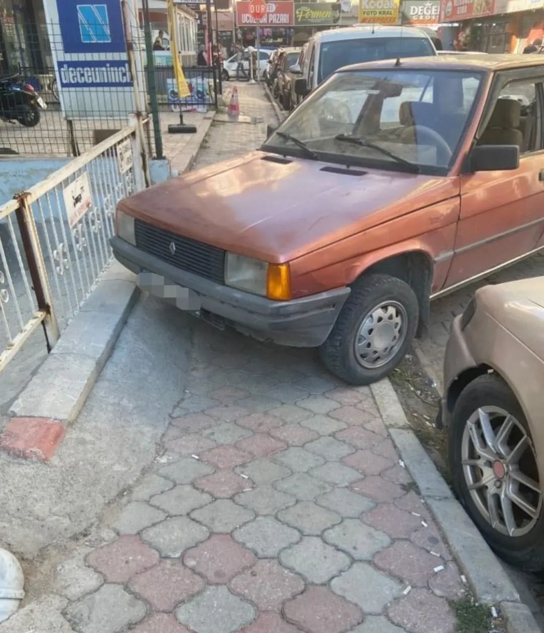 Duyarsız Sürücülerin  Kaldırım İhlalleri Tepki Çekiyor