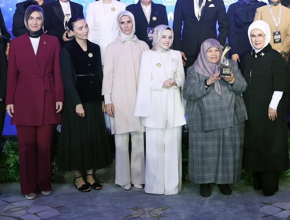 Vali Yiğitbaşı Emine Erdoğan ile Bir Araya Geldi