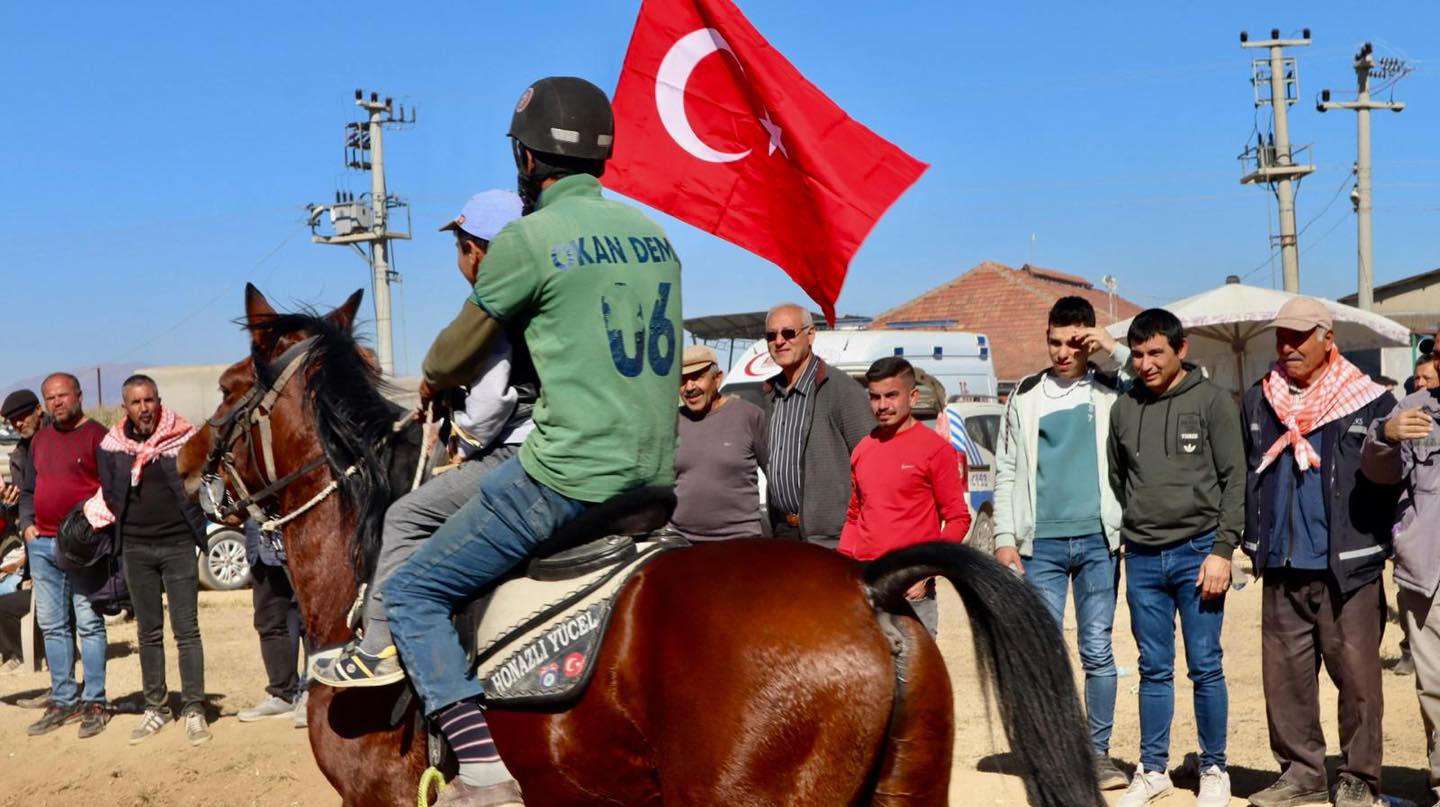 CHP İl Başkanı Erhan, 16. Geleneksel Rahvan At Yarışlarına Katıldı