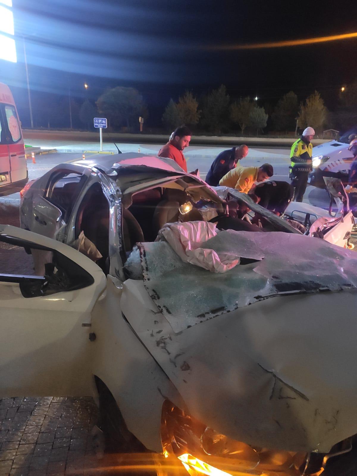 SON DAKİKA: Afyonkarahisar'da feci kaza! Otomobilin park halindeki araca çarpması sonucu 2 kişi öldü