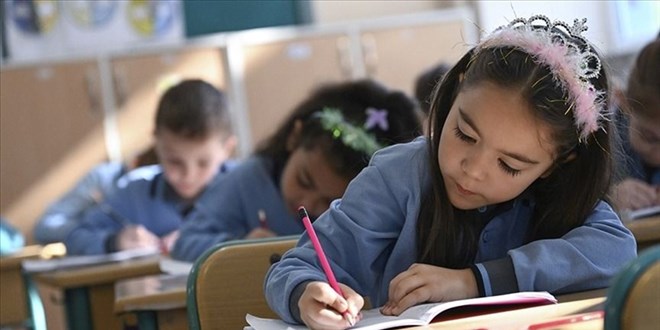 ÖĞRENCİLER MERAKLA BEKLİYOR!  İLK ARA TATİL NE ZAMAN?