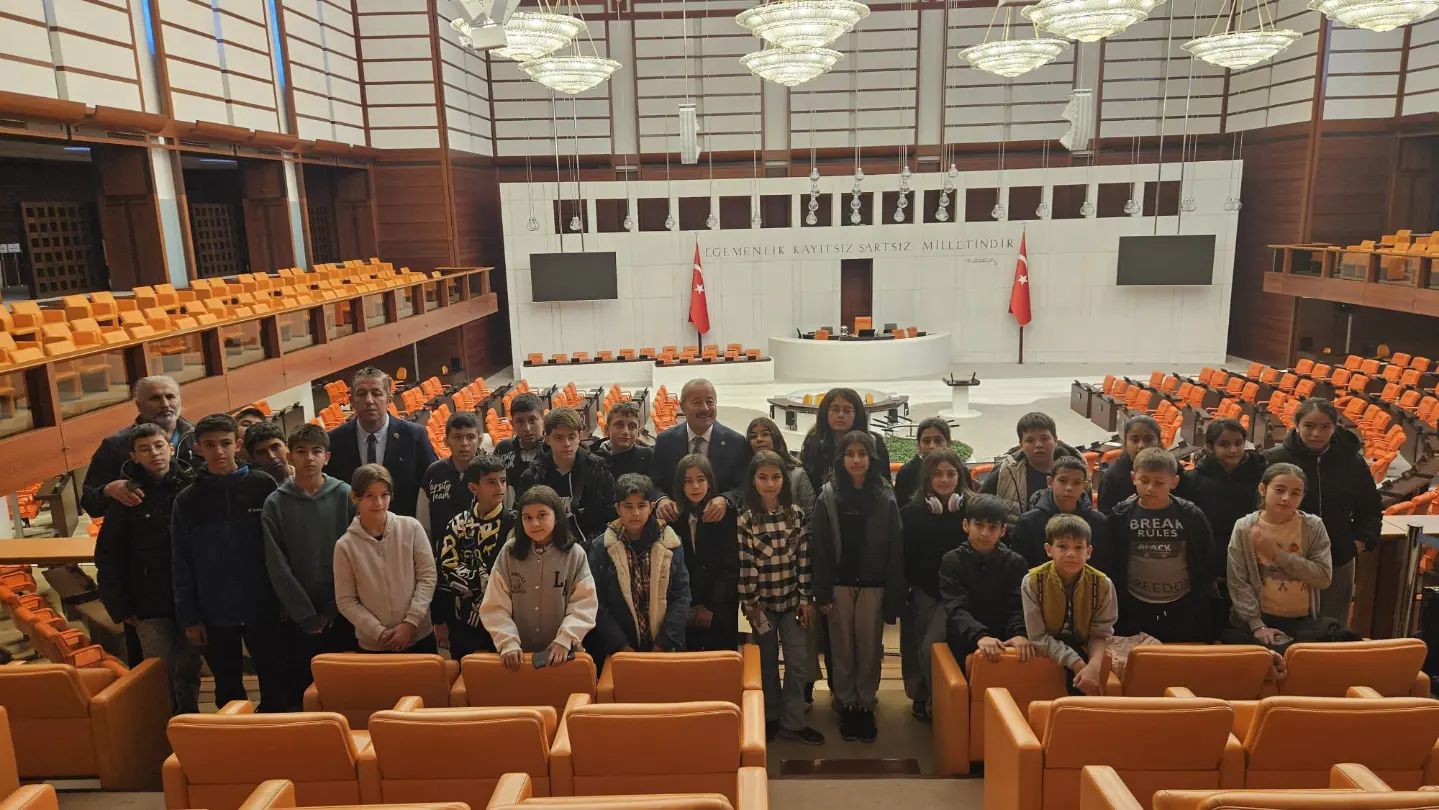 MHP'li Taytak, Öğrencileri TBMM'de Misafir Etti