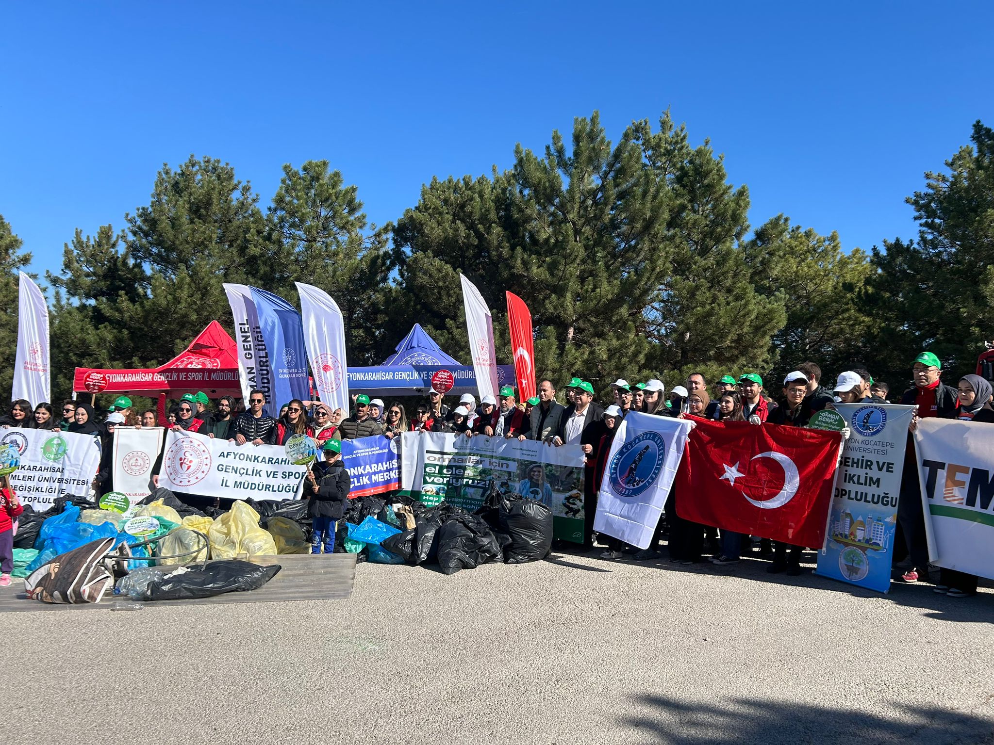 AKÜ’lü Gönüllüler Orman Temizliği İçin Bir Araya Geldi