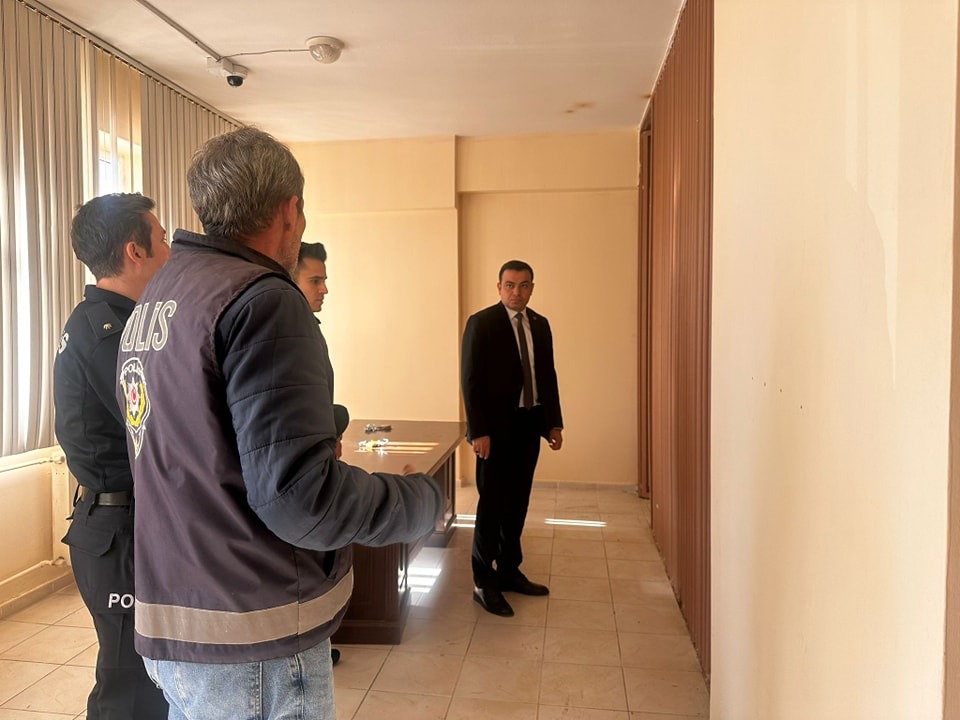 KAYMAKAM HALİS, BAŞMAKÇI İLÇE EMNİYET AMİRLİĞİNİ ZİYARET ETTİ