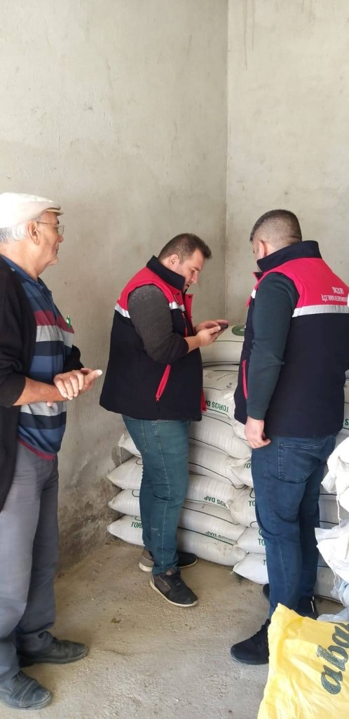 DAZKIRI'DA GÜBRE BAYİİLERİNDE ÜRÜN ETİKET DENETİMLERİ YAPILDI