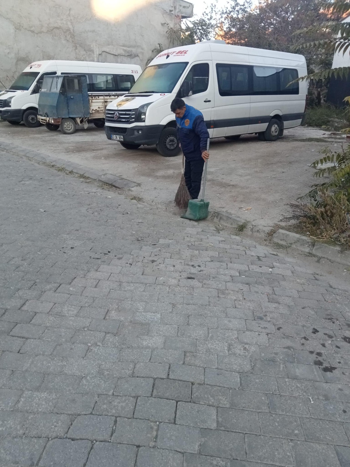 ŞUHUT BELEDİYESİ TEMİZLİK ÇALIŞMALARINA DEVAM EDİYOR
