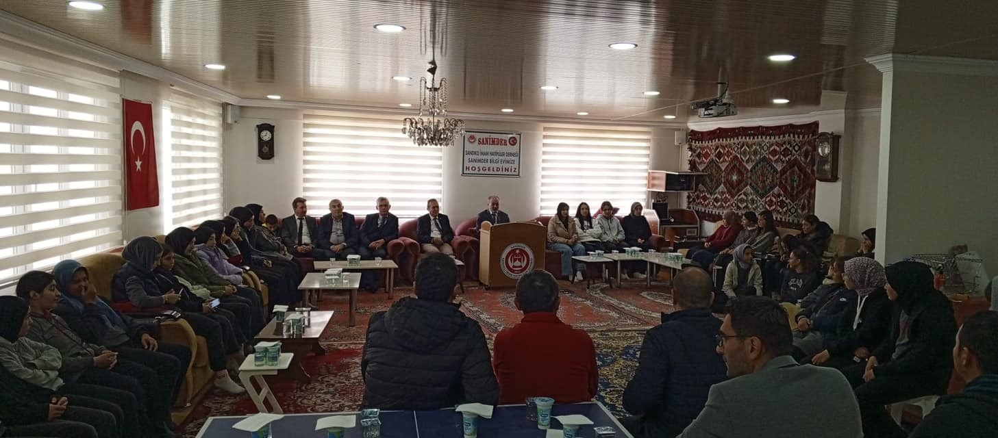 MÜDÜR EROĞLU, SANİMDER BİLGİ EVİ'Nİ ZİYARET ETTİ