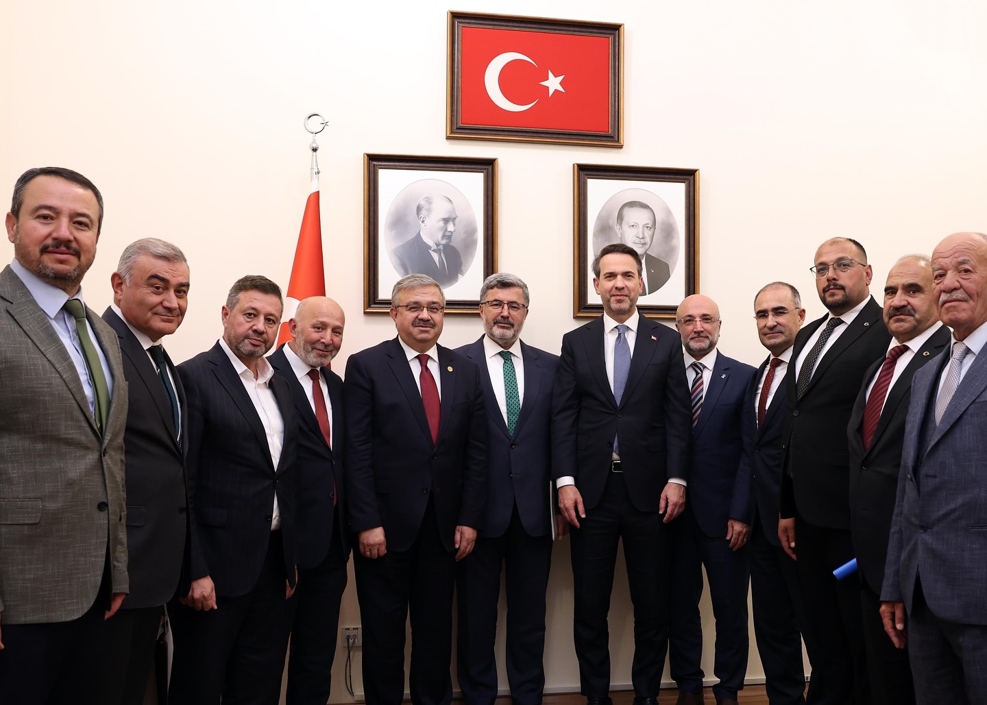 AK Parti Afyonkarahisar Heyeti Bakan Bayraktar’ı Ziyaret Etti