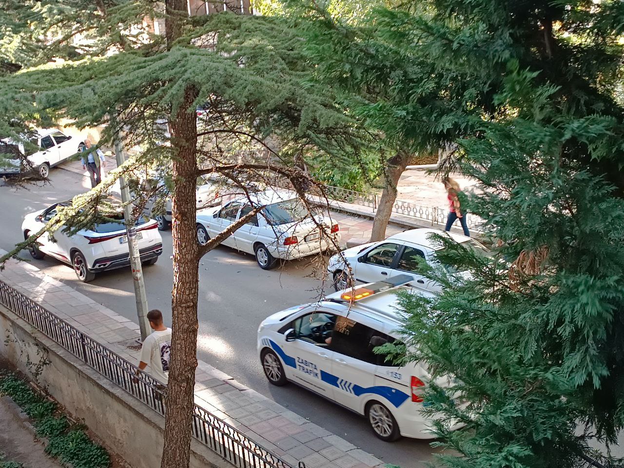 Afyon'da kaldırıma araba park etmek serbest mi oldu?