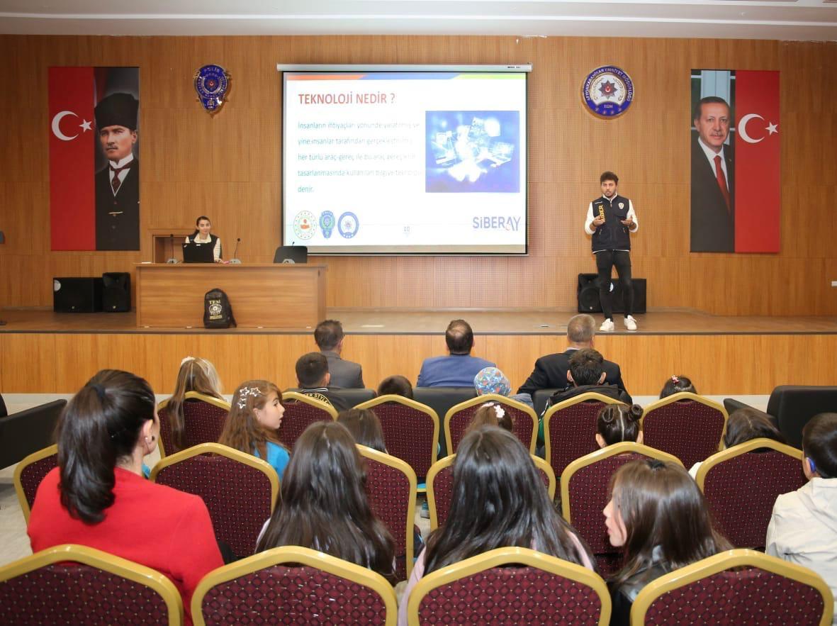 Selçuklu İlkokulu Öğrencilerinden Polis Teşkilatına Ziyaret