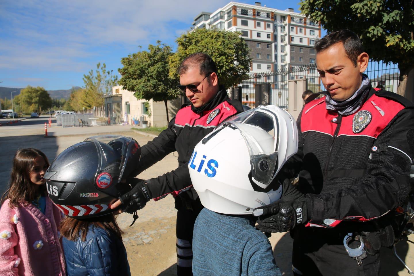 Selçuklu İlkokulu Öğrencilerinden Polis Teşkilatına Ziyaret