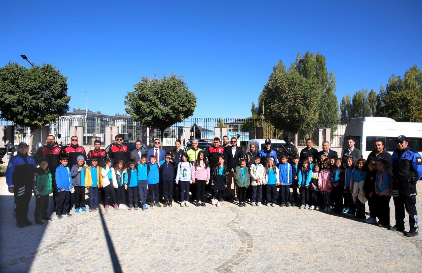 Selçuklu İlkokulu Öğrencilerinden Polis Teşkilatına Ziyaret