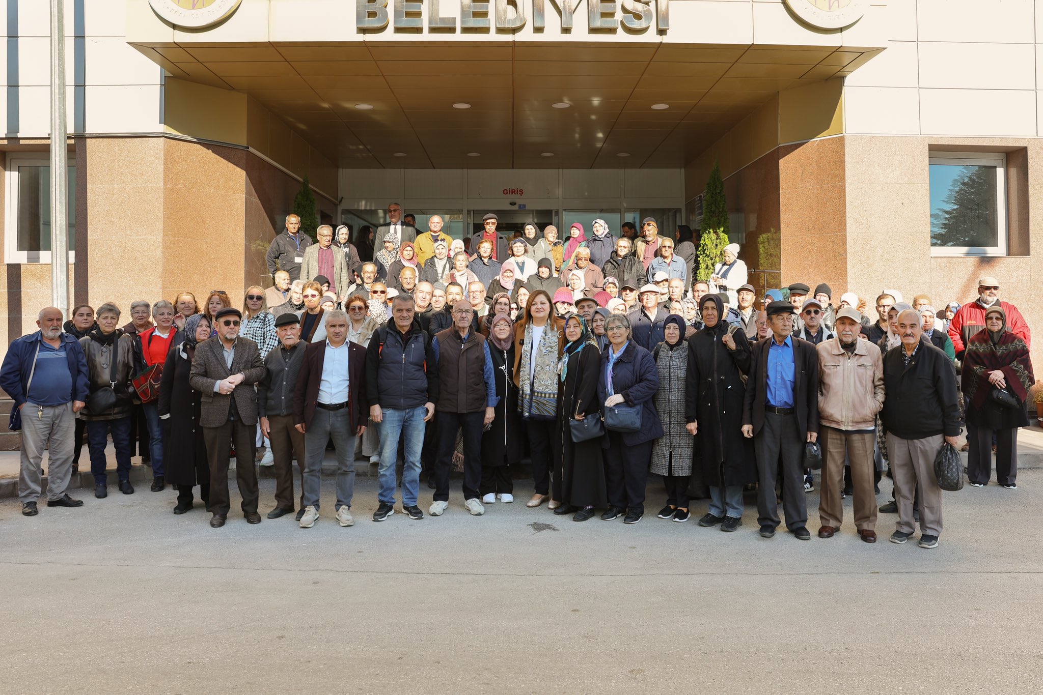 Her Gün 200 Emekliye Tarih Yolculuğu: Afyonkarahisar Belediyesi’nden Sosyal Hayata Büyük Katkı!