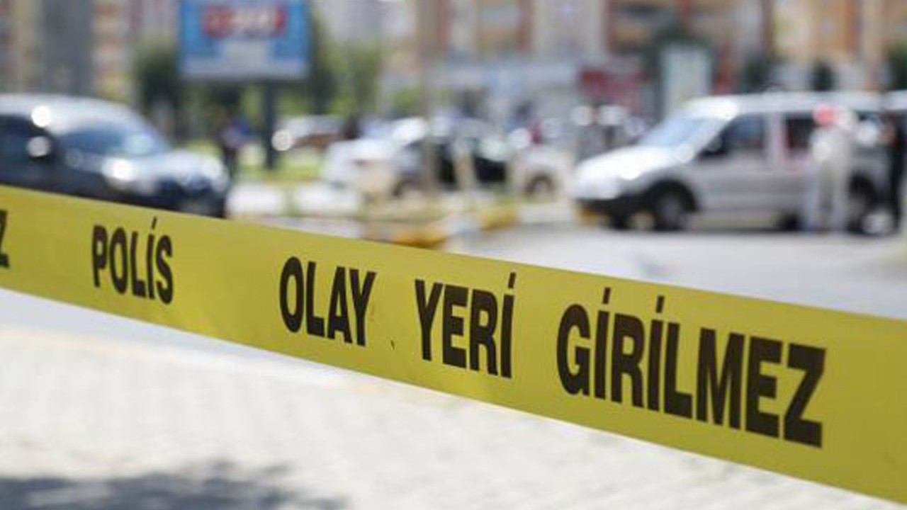 ŞARAMPOLE DEVRİLEN OTOMOBİLDE 5 KİŞİ YARALANDI