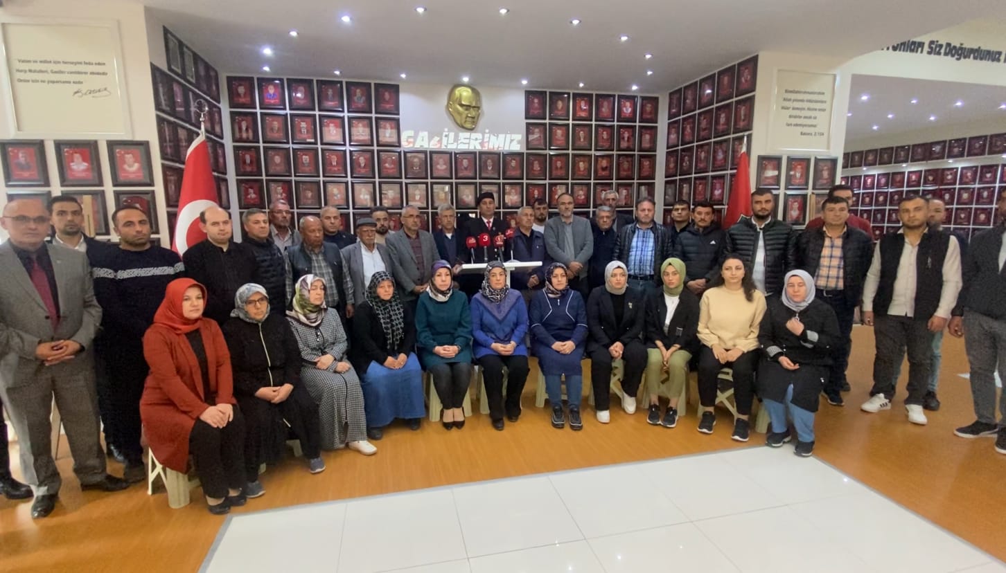 BAŞKAN KUMARTAŞLI TÜM SİYASİ  PARTİLERE DERNEĞİN KAPISINI KAPATTI