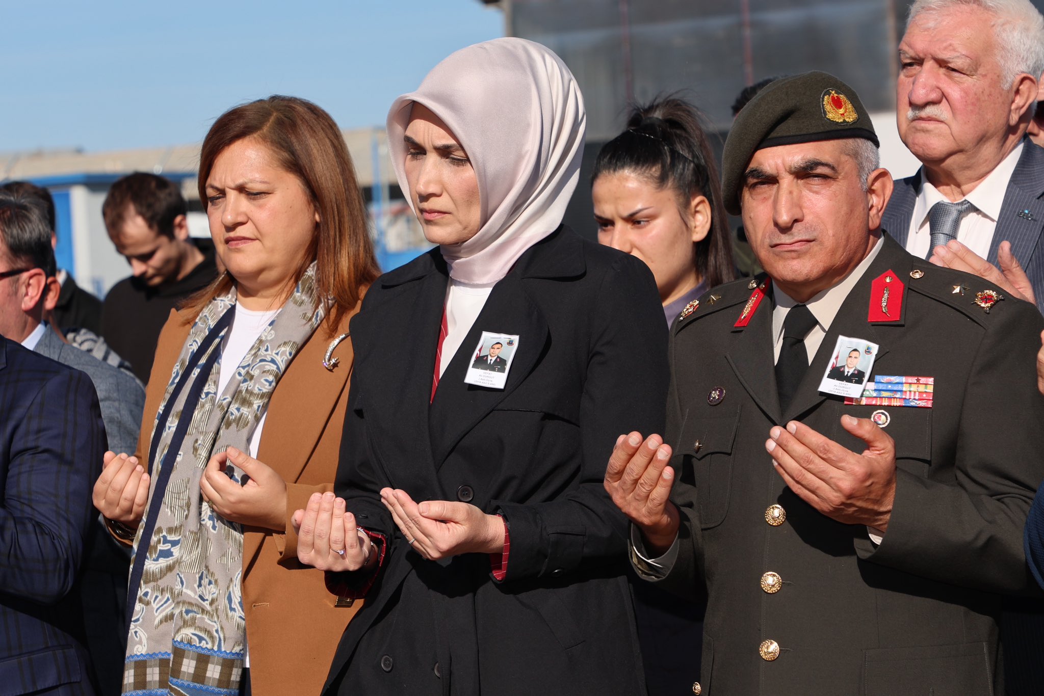 VALİ YİĞİTBAŞI CENAZE TÖRENİNE KATILDI