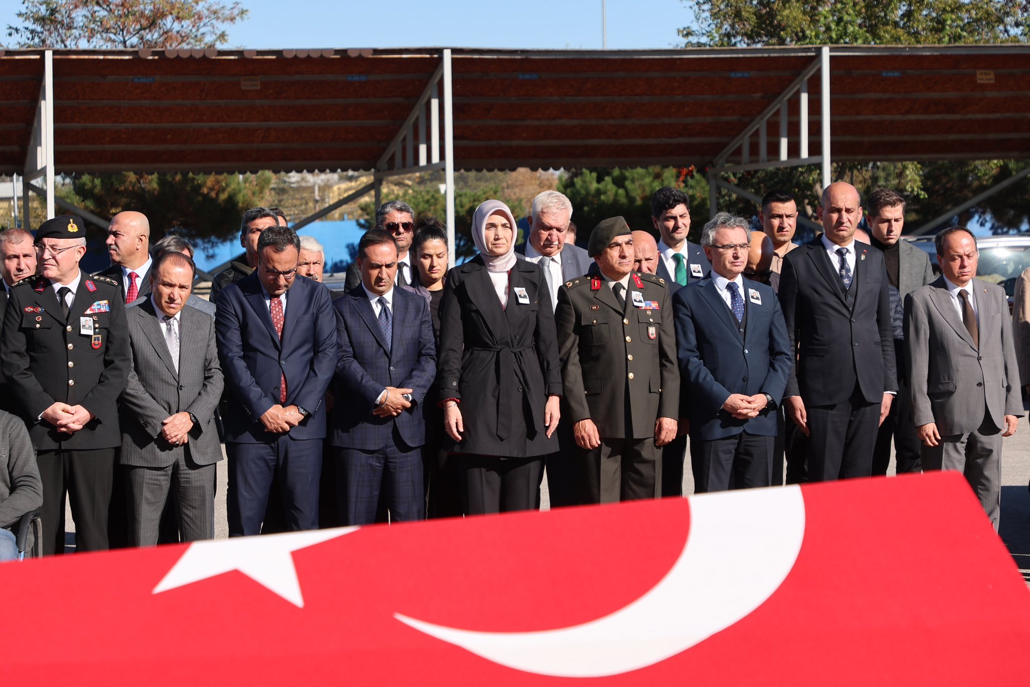 VALİ YİĞİTBAŞI CENAZE TÖRENİNE KATILDI