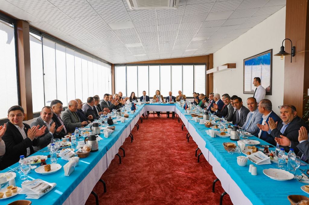 BAŞKAN KÖKSAL, MUHTARLARLA KAHVALTIDA BULUŞTU