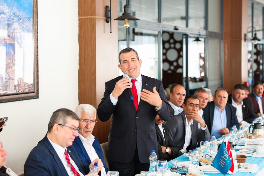 BAŞKAN KÖKSAL, MUHTARLARLA KAHVALTIDA BULUŞTU