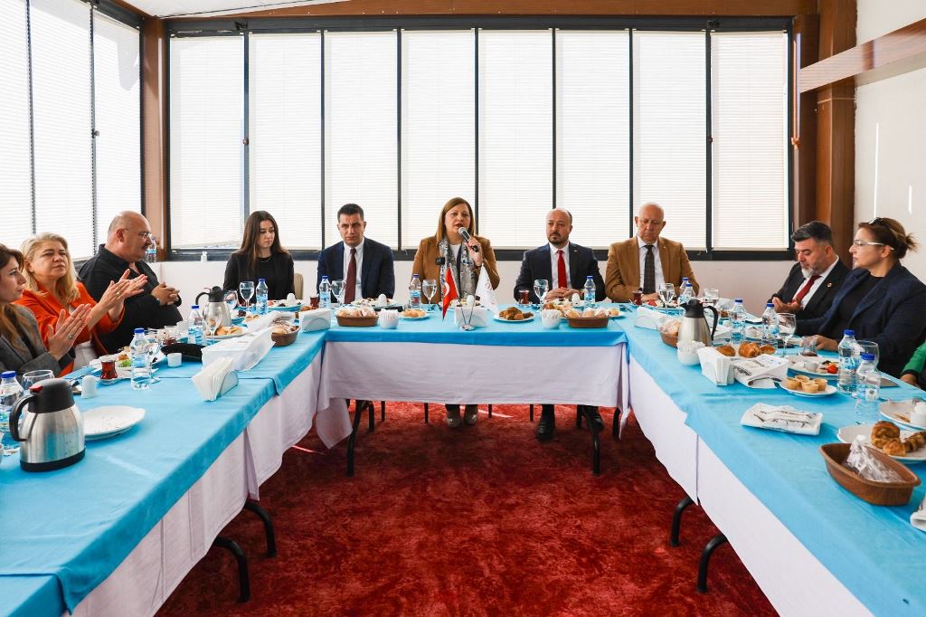 BAŞKAN KÖKSAL, MUHTARLARLA KAHVALTIDA BULUŞTU