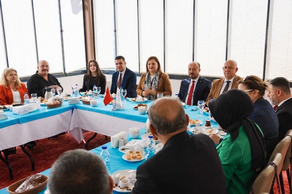 BAŞKAN KÖKSAL, MUHTARLARLA KAHVALTIDA BULUŞTU