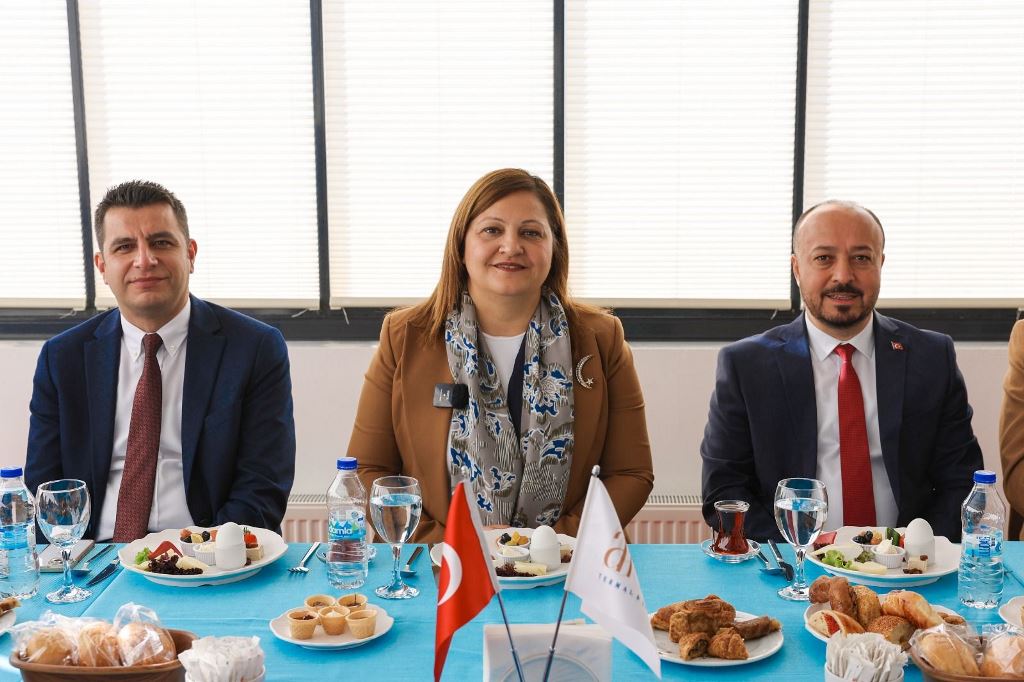 BAŞKAN KÖKSAL, MUHTARLARLA KAHVALTIDA BULUŞTU