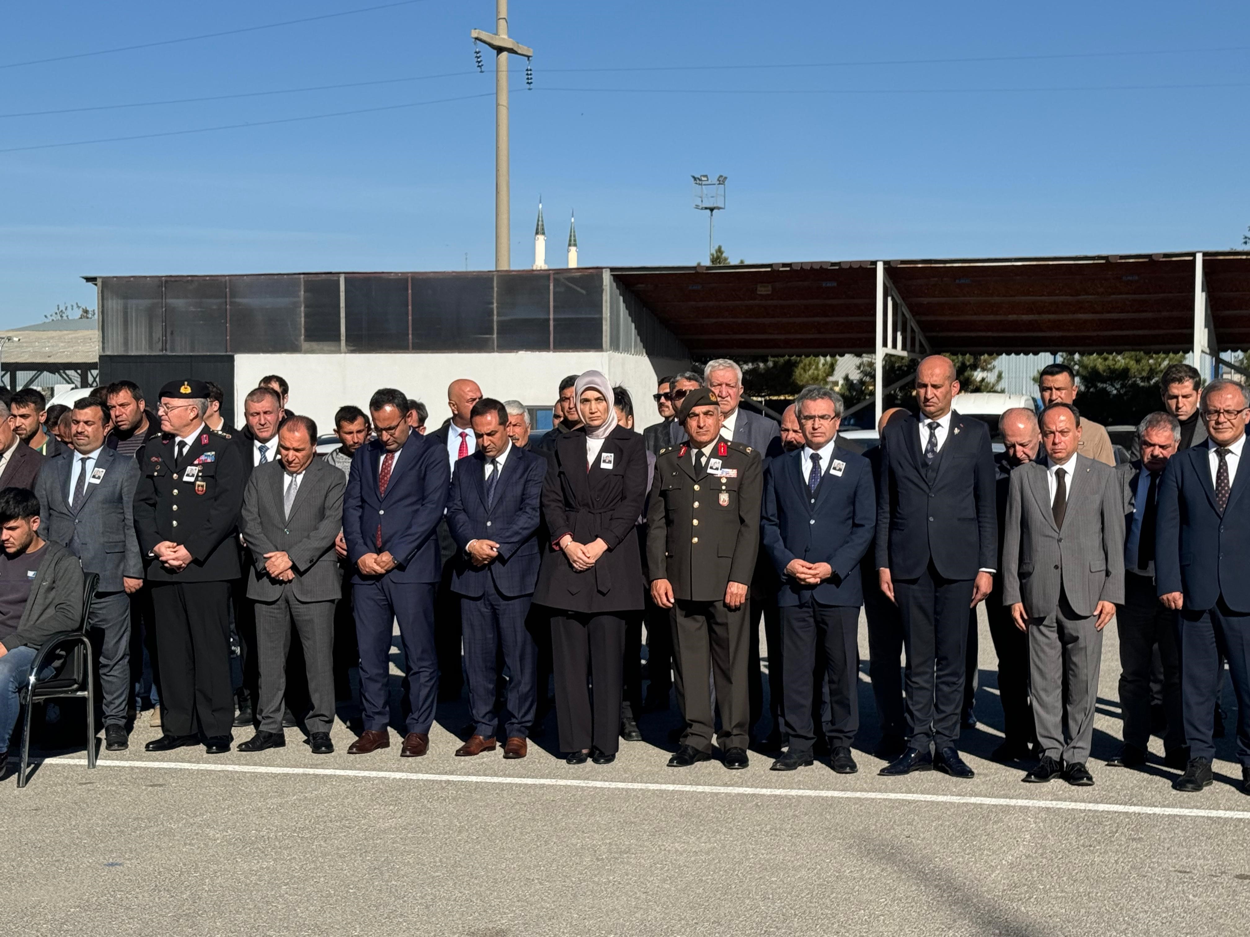 KAZADA ÖLEN ASKER MEMLEKETİNDE TÖRENLE UĞURLANDI