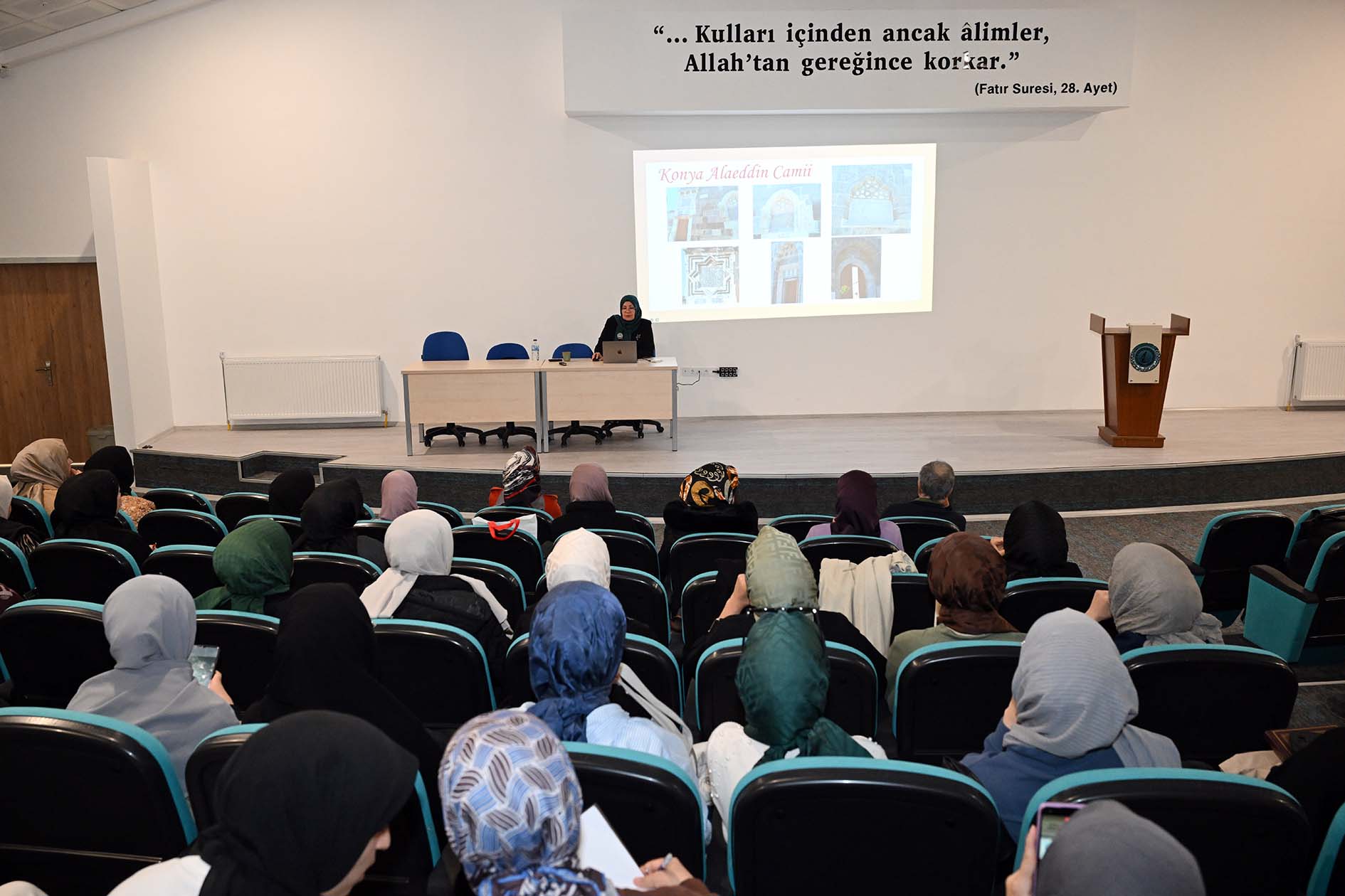  AKÜ’de “Tarihte Sanat” Konferansı Düzenlendi