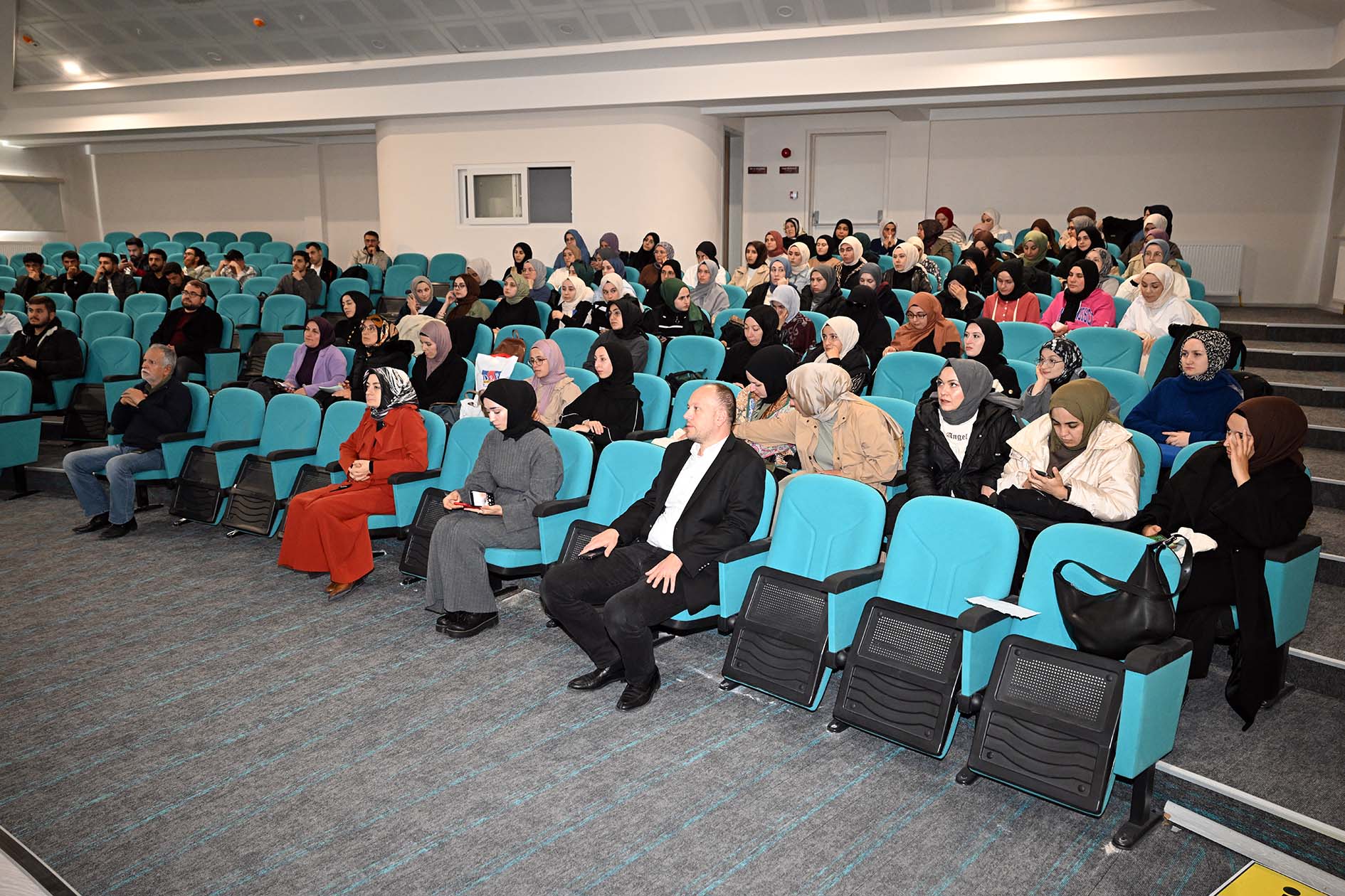 AKÜ’de “Tarihte Sanat” Konferansı Düzenlendi