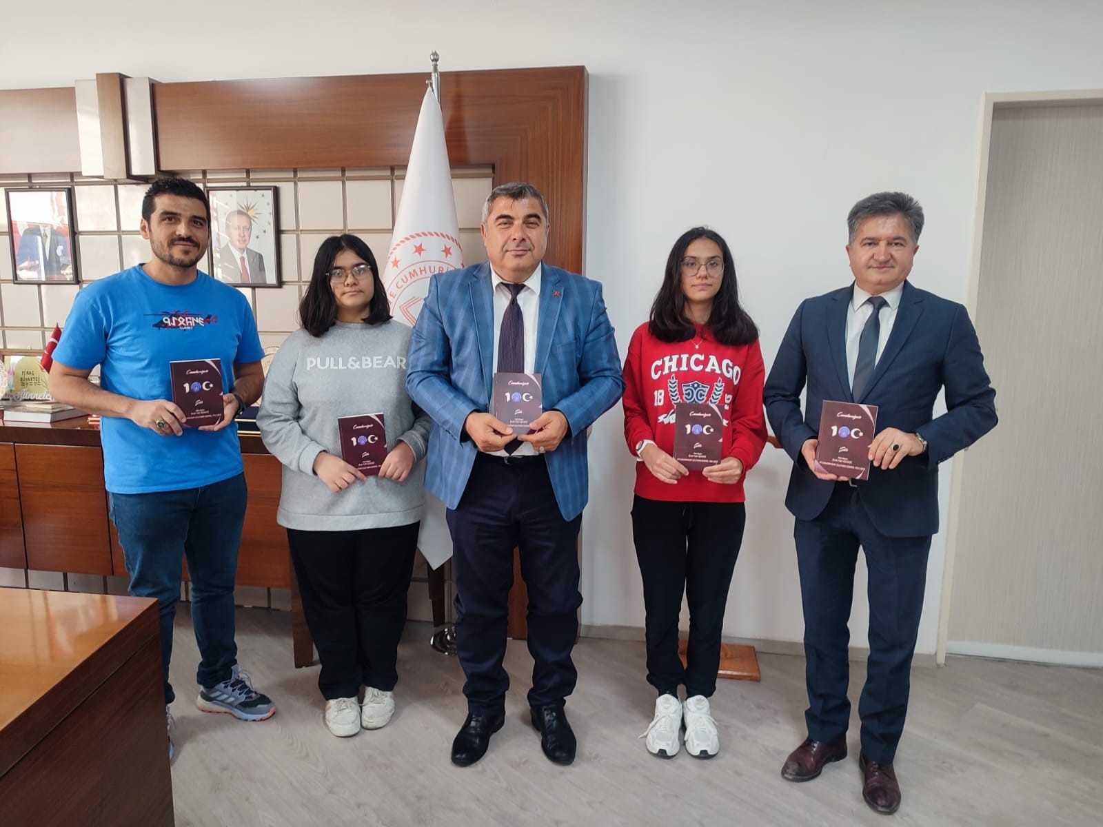 56 Öğrencinin Kaleme Aldığı Şiir Kitabı Yayınlandı