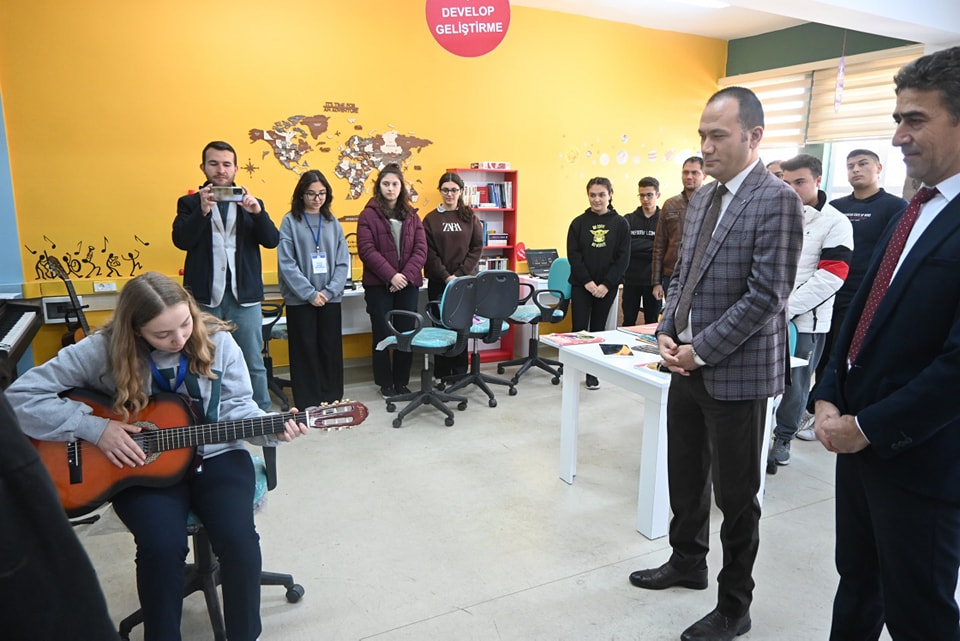 Kaymakam Topuz Çay Anadolu Lisesi'nde İncelemelerde Bulundu